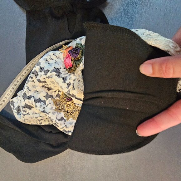 Lacy Afternoon Blouse - Picture 6 of 6